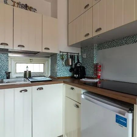 A042-beautiful Functional Bright Apt- דירה