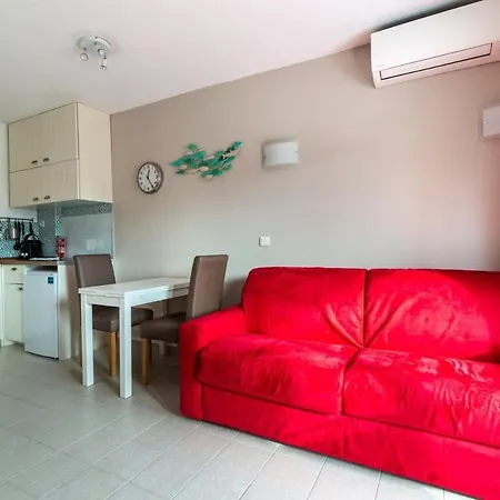 A042-beautiful Functional Bright Apt-
